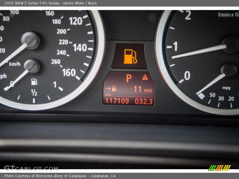 Alpine White / Black 2005 BMW 5 Series 545i Sedan