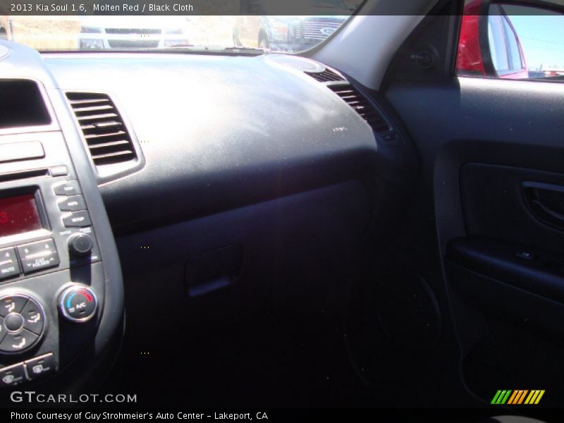 Molten Red / Black Cloth 2013 Kia Soul 1.6