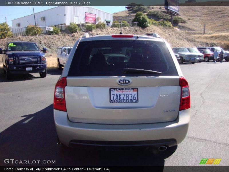 Light Almond Beige / Beige 2007 Kia Rondo EX V6