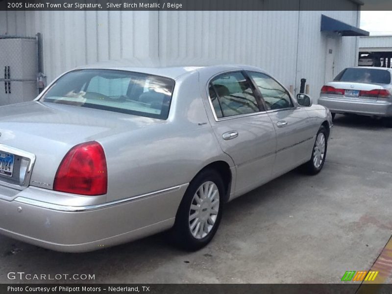 Silver Birch Metallic / Beige 2005 Lincoln Town Car Signature