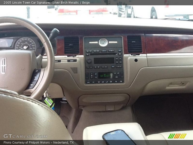 Dashboard of 2005 Town Car Signature