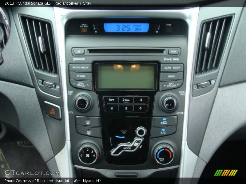 Radiant Silver / Gray 2013 Hyundai Sonata GLS