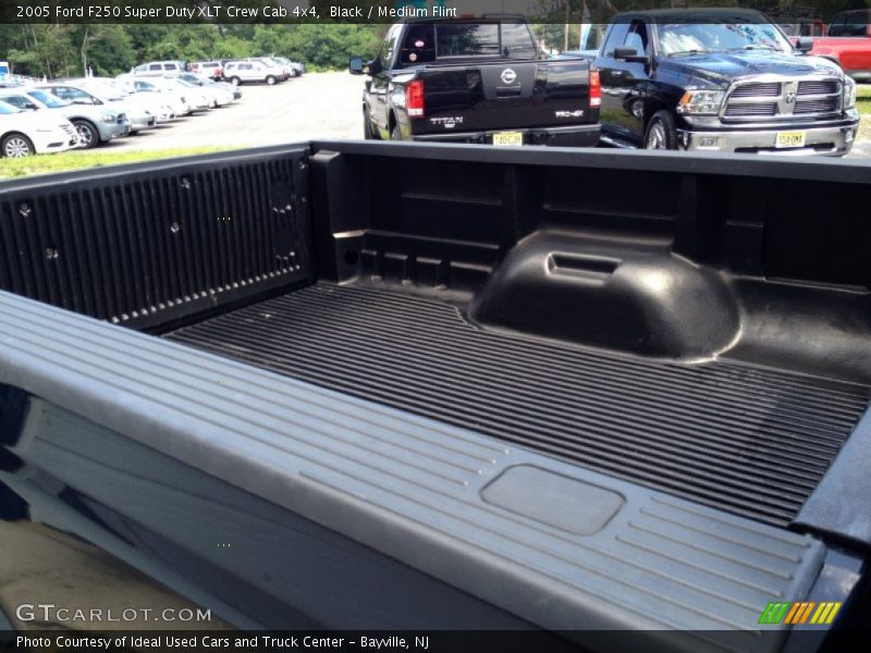 Black / Medium Flint 2005 Ford F250 Super Duty XLT Crew Cab 4x4