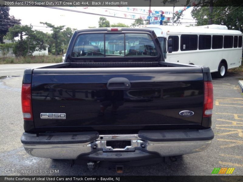 Black / Medium Flint 2005 Ford F250 Super Duty XLT Crew Cab 4x4