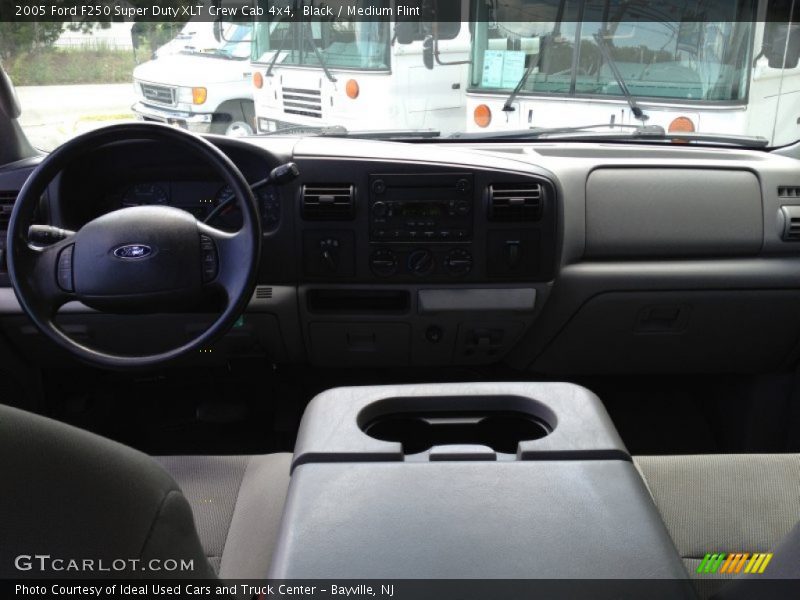 Black / Medium Flint 2005 Ford F250 Super Duty XLT Crew Cab 4x4