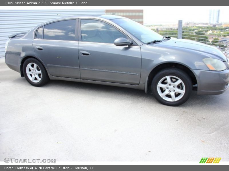 Front 3/4 View of 2005 Altima 2.5 S