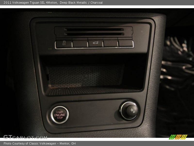 Deep Black Metallic / Charcoal 2011 Volkswagen Tiguan SEL 4Motion