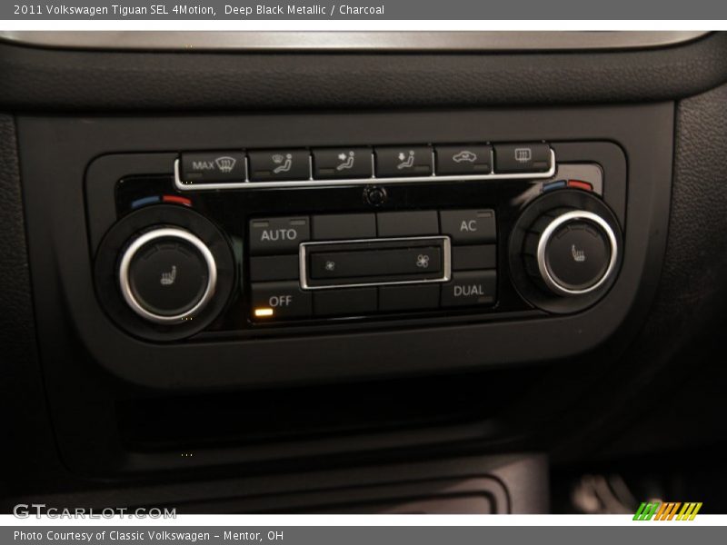 Controls of 2011 Tiguan SEL 4Motion