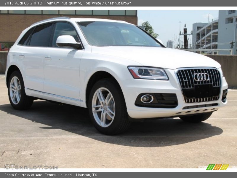 Front 3/4 View of 2015 Q5 3.0 TDI Premium Plus quattro