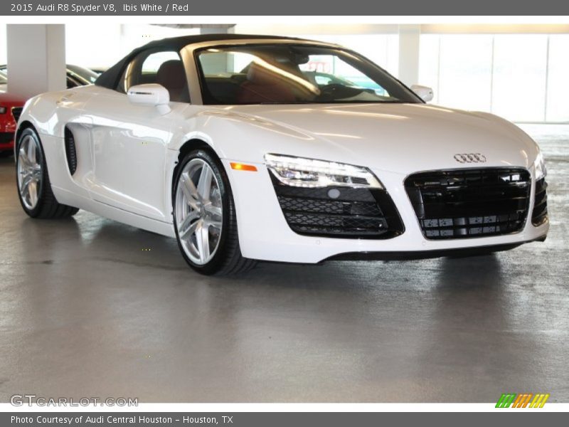 Ibis White / Red 2015 Audi R8 Spyder V8