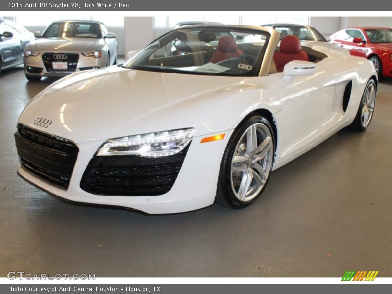 Ibis White / Red 2015 Audi R8 Spyder V8
