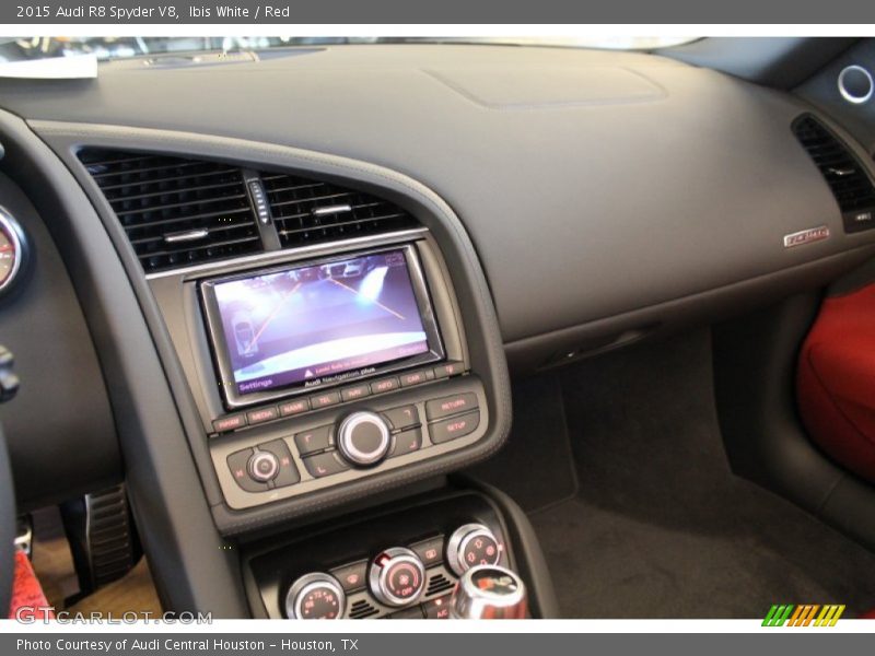 Controls of 2015 R8 Spyder V8