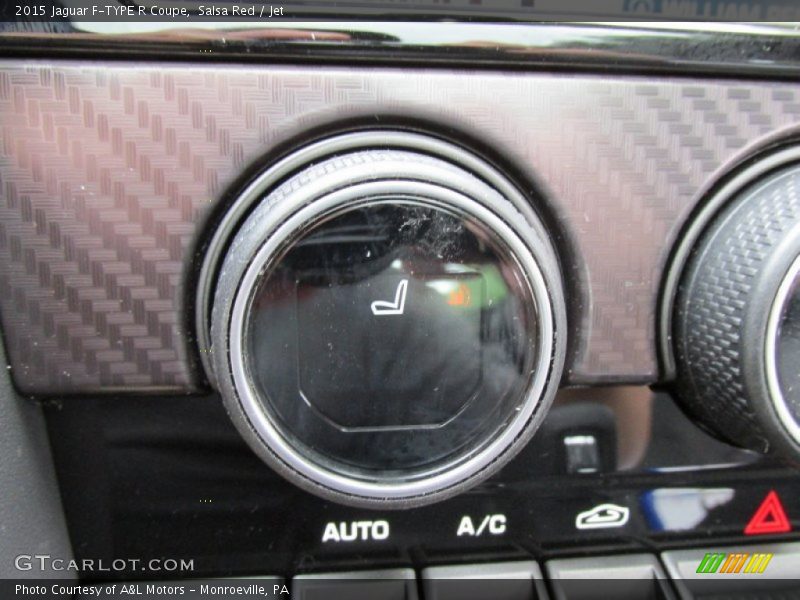 Controls of 2015 F-TYPE R Coupe