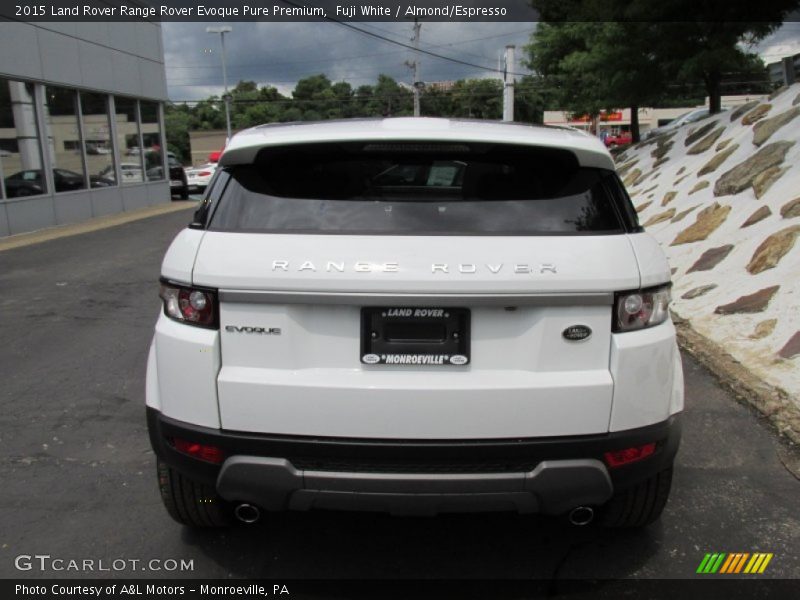 Fuji White / Almond/Espresso 2015 Land Rover Range Rover Evoque Pure Premium