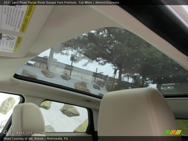 Sunroof of 2015 Range Rover Evoque Pure Premium