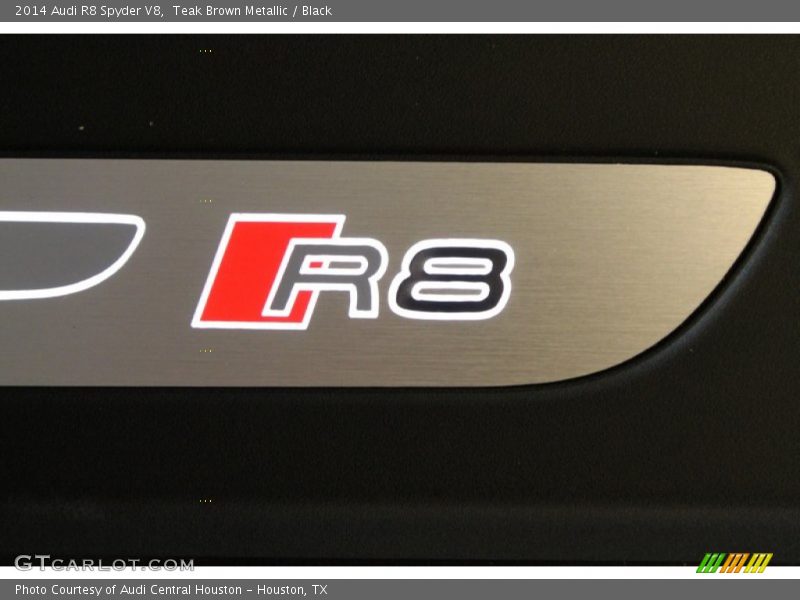  2014 R8 Spyder V8 Logo