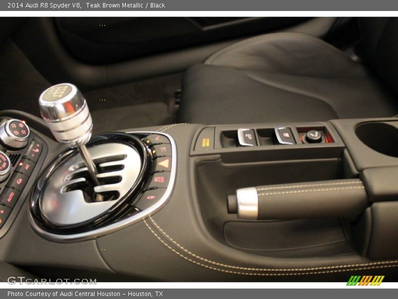  2014 R8 Spyder V8 6 Speed Manual Shifter