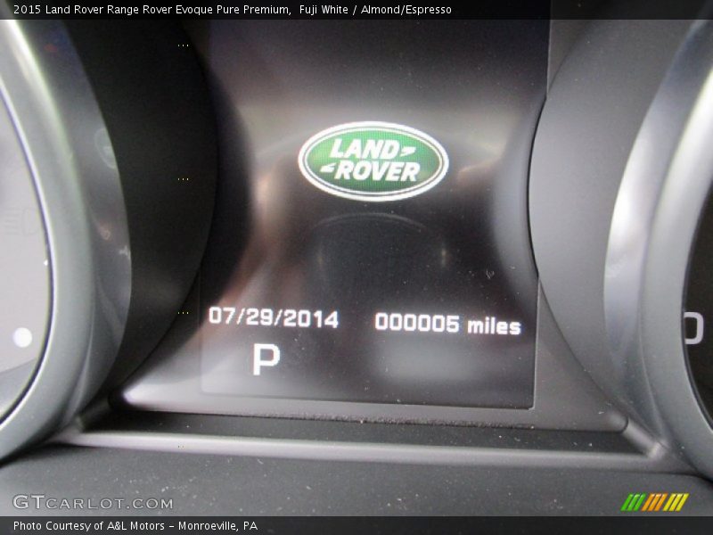 Fuji White / Almond/Espresso 2015 Land Rover Range Rover Evoque Pure Premium