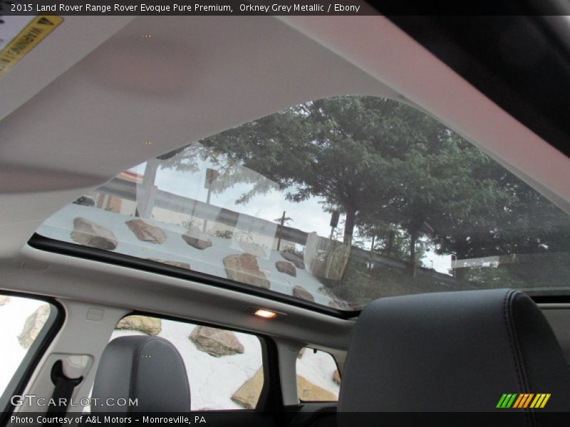 Sunroof of 2015 Range Rover Evoque Pure Premium