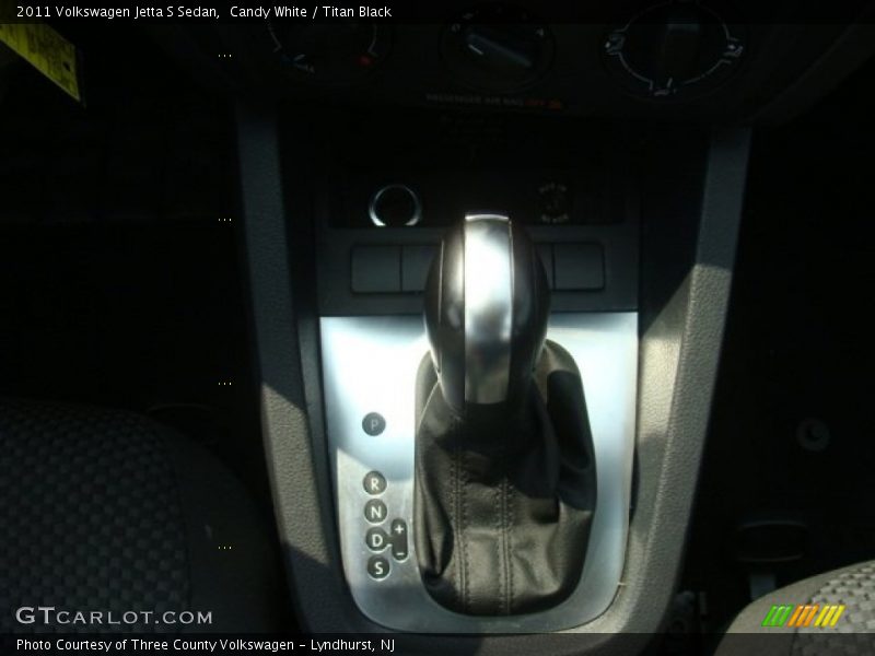 Candy White / Titan Black 2011 Volkswagen Jetta S Sedan