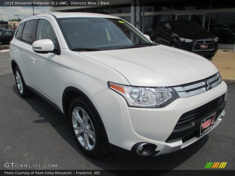 Diamond White / Black 2015 Mitsubishi Outlander SE S-AWC