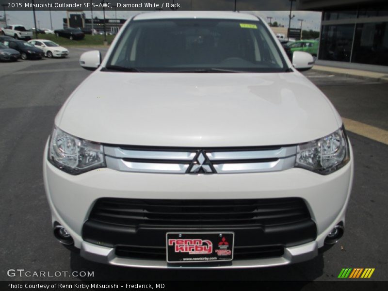 Diamond White / Black 2015 Mitsubishi Outlander SE S-AWC