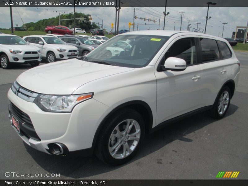 Diamond White / Black 2015 Mitsubishi Outlander SE S-AWC