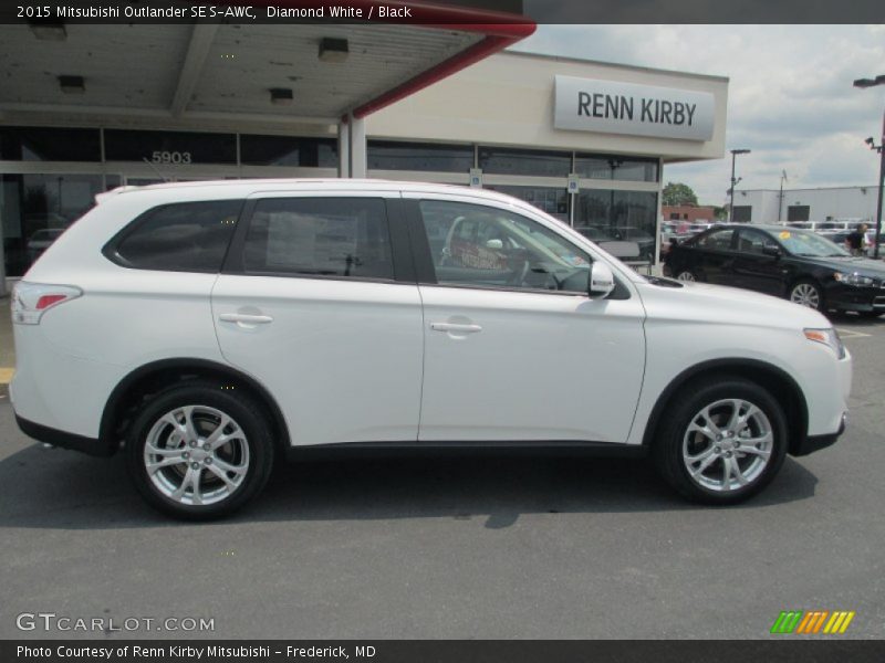 Diamond White / Black 2015 Mitsubishi Outlander SE S-AWC