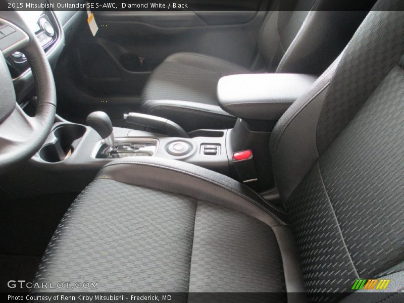 Diamond White / Black 2015 Mitsubishi Outlander SE S-AWC