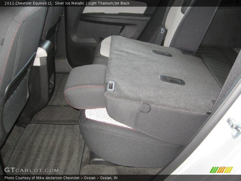 Silver Ice Metallic / Light Titanium/Jet Black 2011 Chevrolet Equinox LS