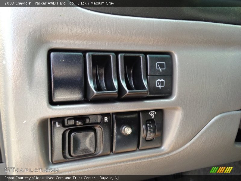 Black / Medium Gray 2003 Chevrolet Tracker 4WD Hard Top