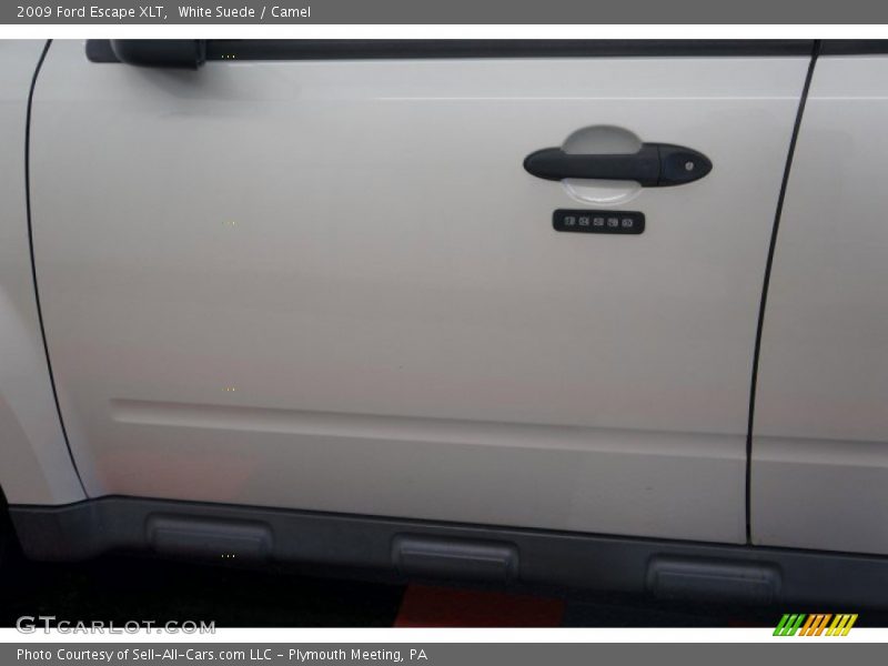 White Suede / Camel 2009 Ford Escape XLT