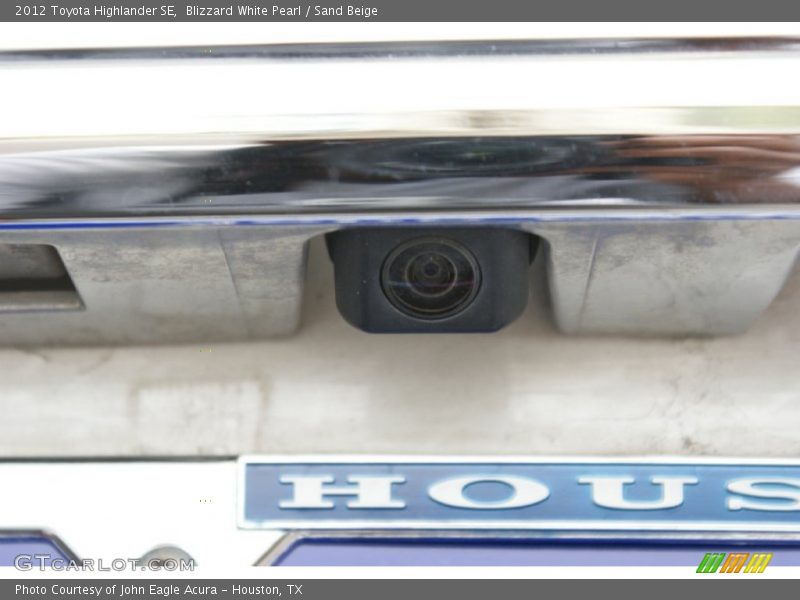 Blizzard White Pearl / Sand Beige 2012 Toyota Highlander SE