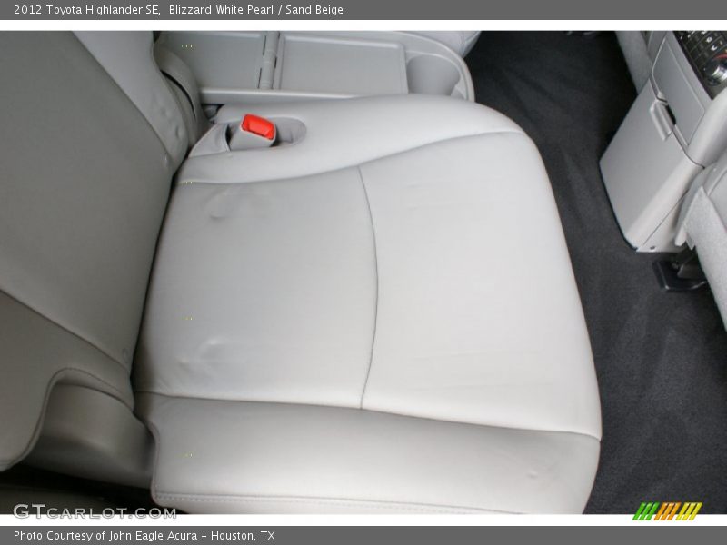 Blizzard White Pearl / Sand Beige 2012 Toyota Highlander SE