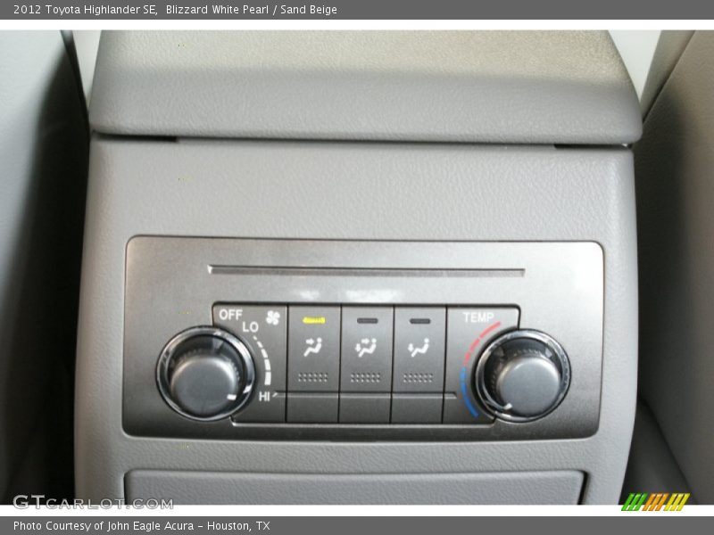 Blizzard White Pearl / Sand Beige 2012 Toyota Highlander SE