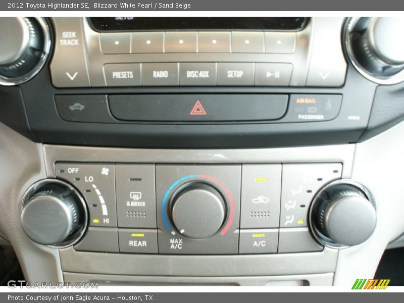 Blizzard White Pearl / Sand Beige 2012 Toyota Highlander SE