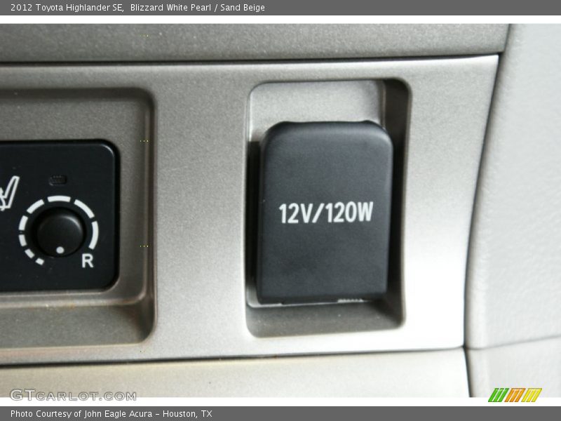 Blizzard White Pearl / Sand Beige 2012 Toyota Highlander SE