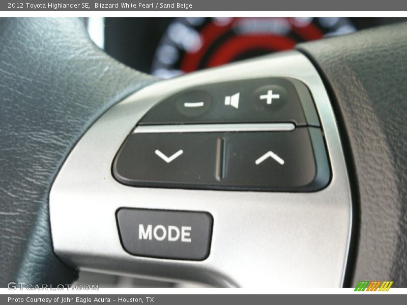 Blizzard White Pearl / Sand Beige 2012 Toyota Highlander SE