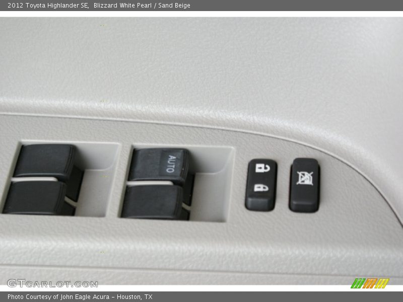 Blizzard White Pearl / Sand Beige 2012 Toyota Highlander SE