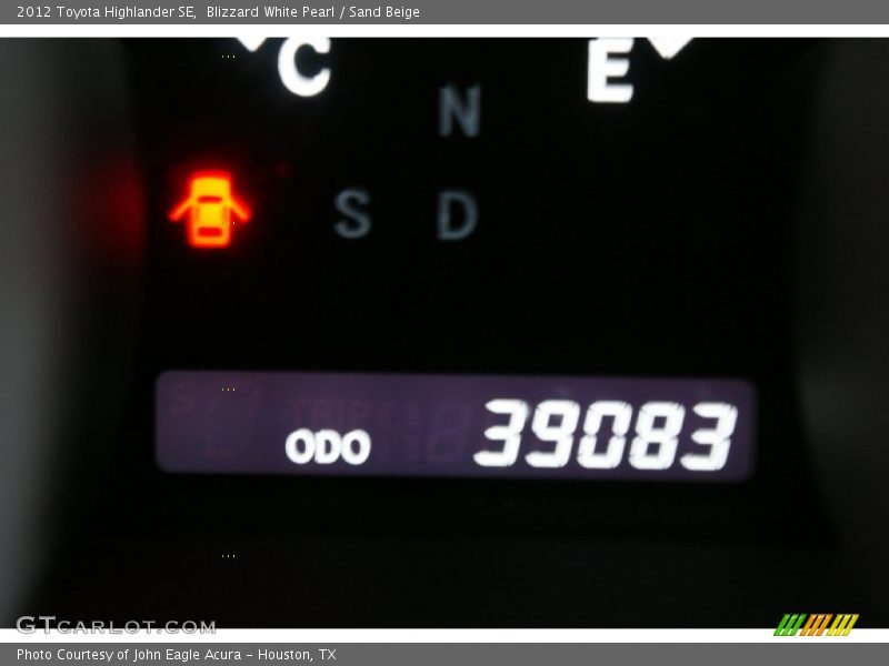 Blizzard White Pearl / Sand Beige 2012 Toyota Highlander SE