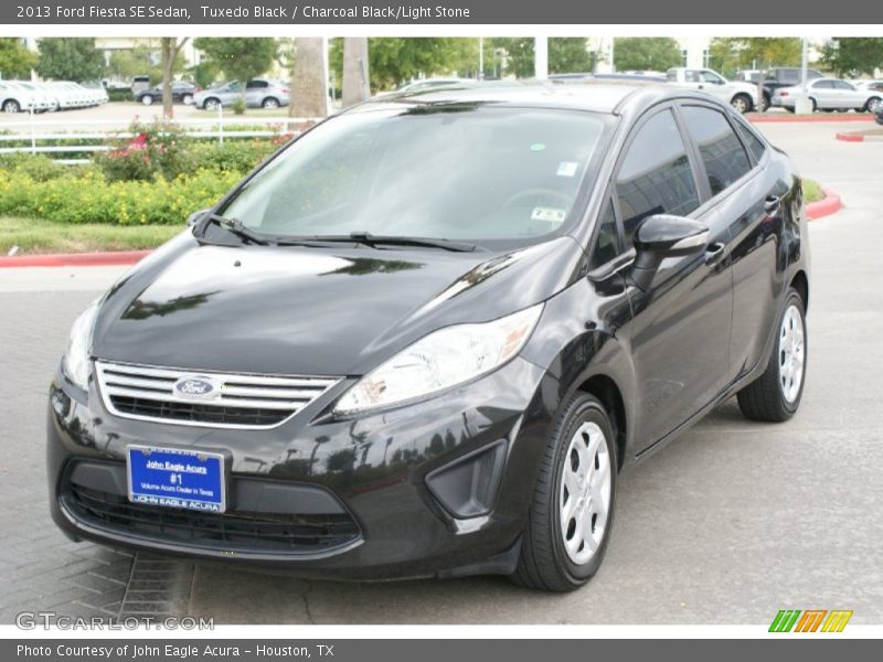 Tuxedo Black / Charcoal Black/Light Stone 2013 Ford Fiesta SE Sedan