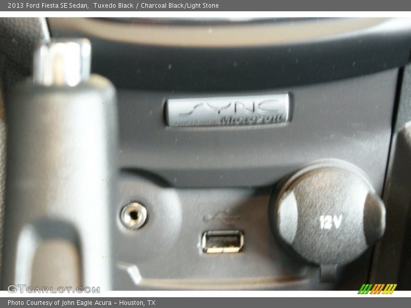 Tuxedo Black / Charcoal Black/Light Stone 2013 Ford Fiesta SE Sedan