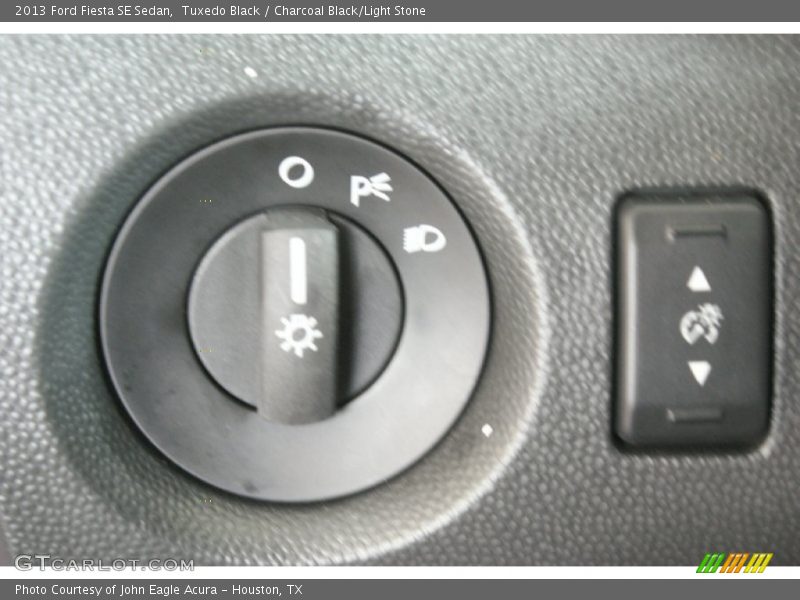 Tuxedo Black / Charcoal Black/Light Stone 2013 Ford Fiesta SE Sedan