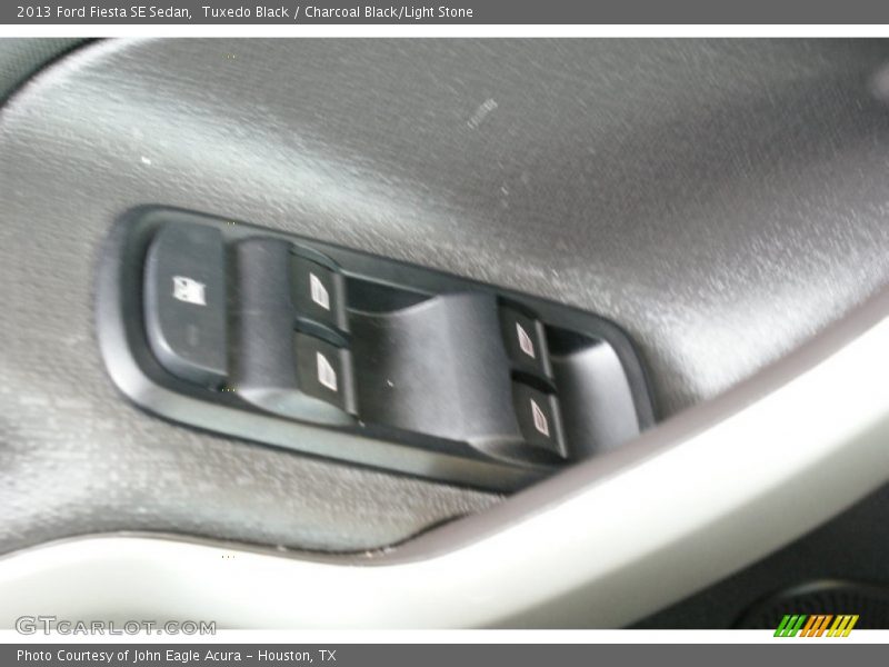 Tuxedo Black / Charcoal Black/Light Stone 2013 Ford Fiesta SE Sedan