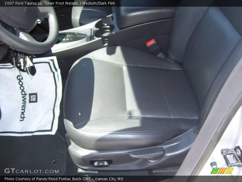 Silver Frost Metallic / Medium/Dark Flint 2007 Ford Taurus SE