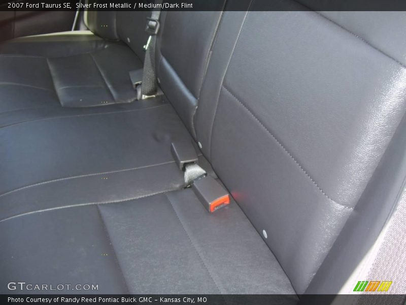 Silver Frost Metallic / Medium/Dark Flint 2007 Ford Taurus SE
