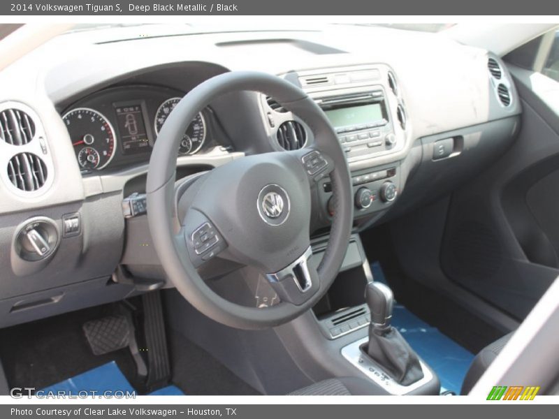Deep Black Metallic / Black 2014 Volkswagen Tiguan S