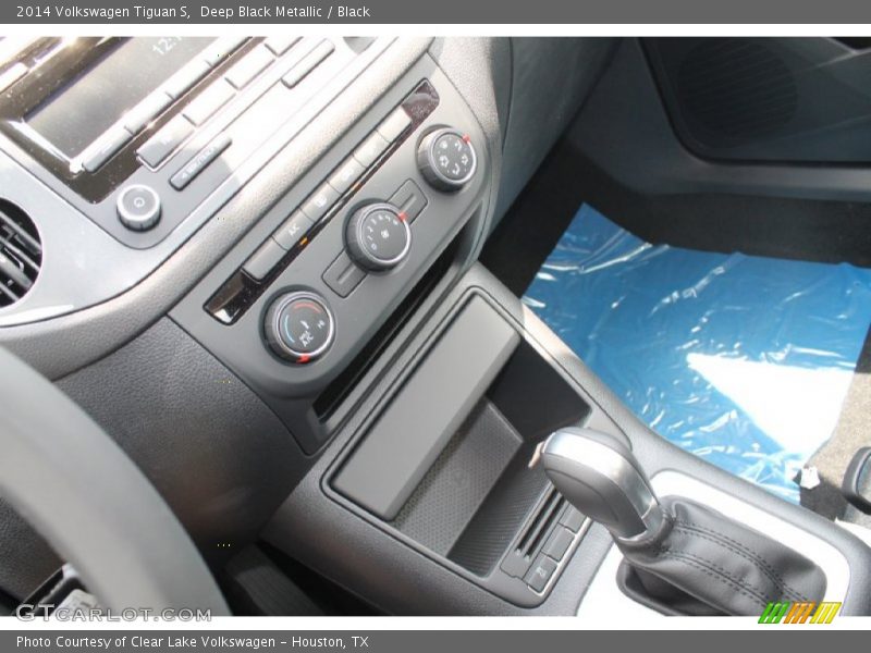 Deep Black Metallic / Black 2014 Volkswagen Tiguan S