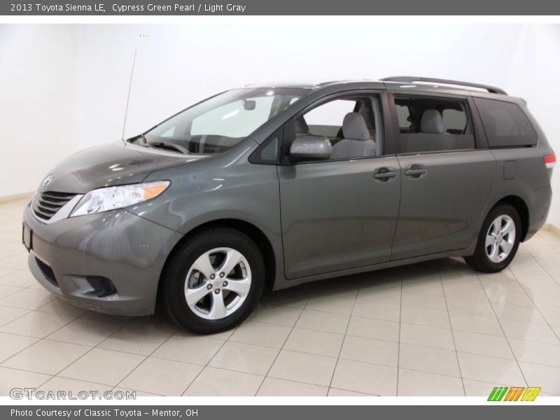 Front 3/4 View of 2013 Sienna LE