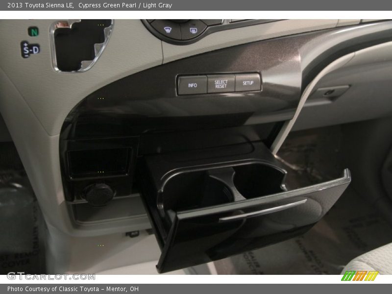 Controls of 2013 Sienna LE